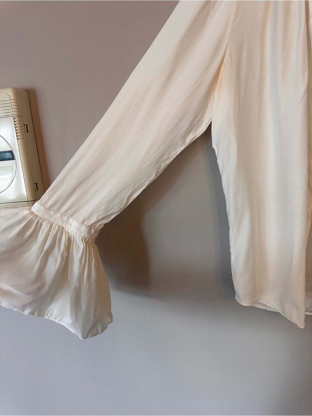 Frame Denim Ivory Ruffle-Cuff Button Front Blouse - Picture 3 of 5
